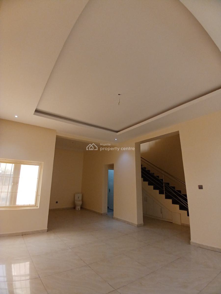 Well Renovated 4 Bedroom Terrace Duplex with 1 Room Bq, Diplomatic Zone, Guzape District, Abuja, Terraced Duplex for Rent