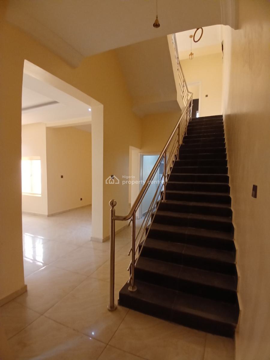 Well Renovated 4 Bedroom Terrace Duplex with 1 Room Bq, Diplomatic Zone, Guzape District, Abuja, Terraced Duplex for Rent