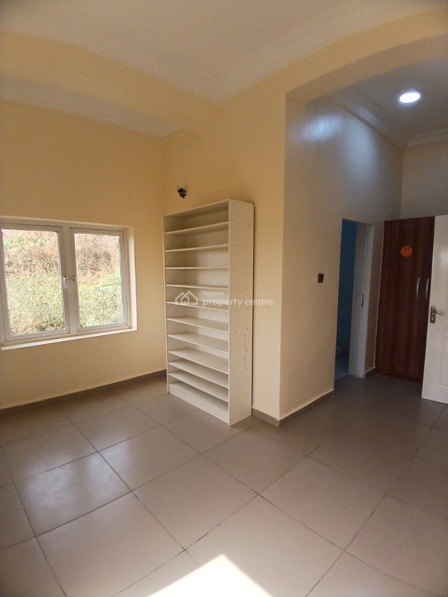 Well Renovated 4 Bedroom Terrace Duplex with 1 Room Bq, Diplomatic Zone, Guzape District, Abuja, Terraced Duplex for Rent