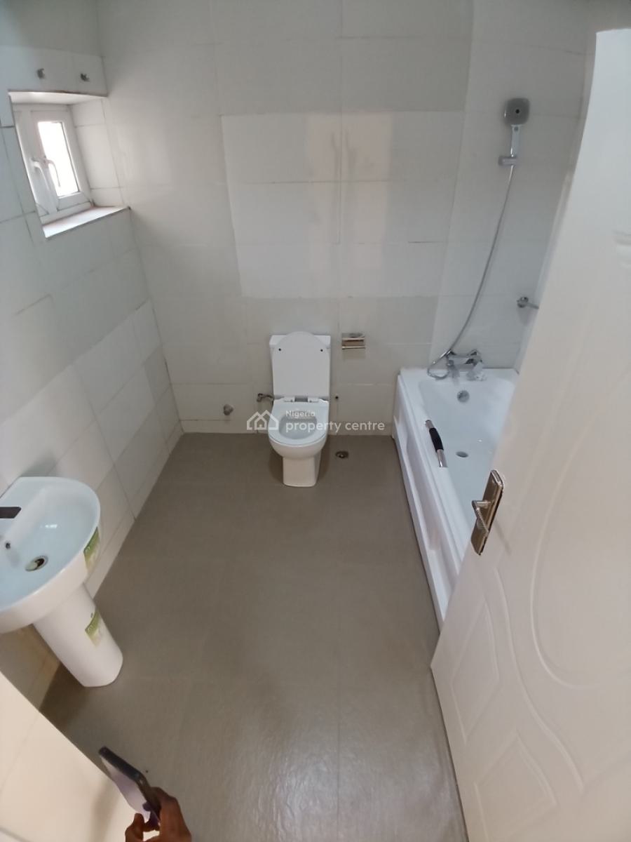 Well Renovated 4 Bedroom Terrace Duplex with 1 Room Bq, Diplomatic Zone, Guzape District, Abuja, Terraced Duplex for Rent