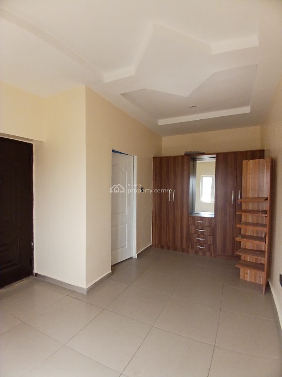 Well Renovated 4 Bedroom Terrace Duplex with 1 Room Bq, Diplomatic Zone, Guzape District, Abuja, Terraced Duplex for Rent