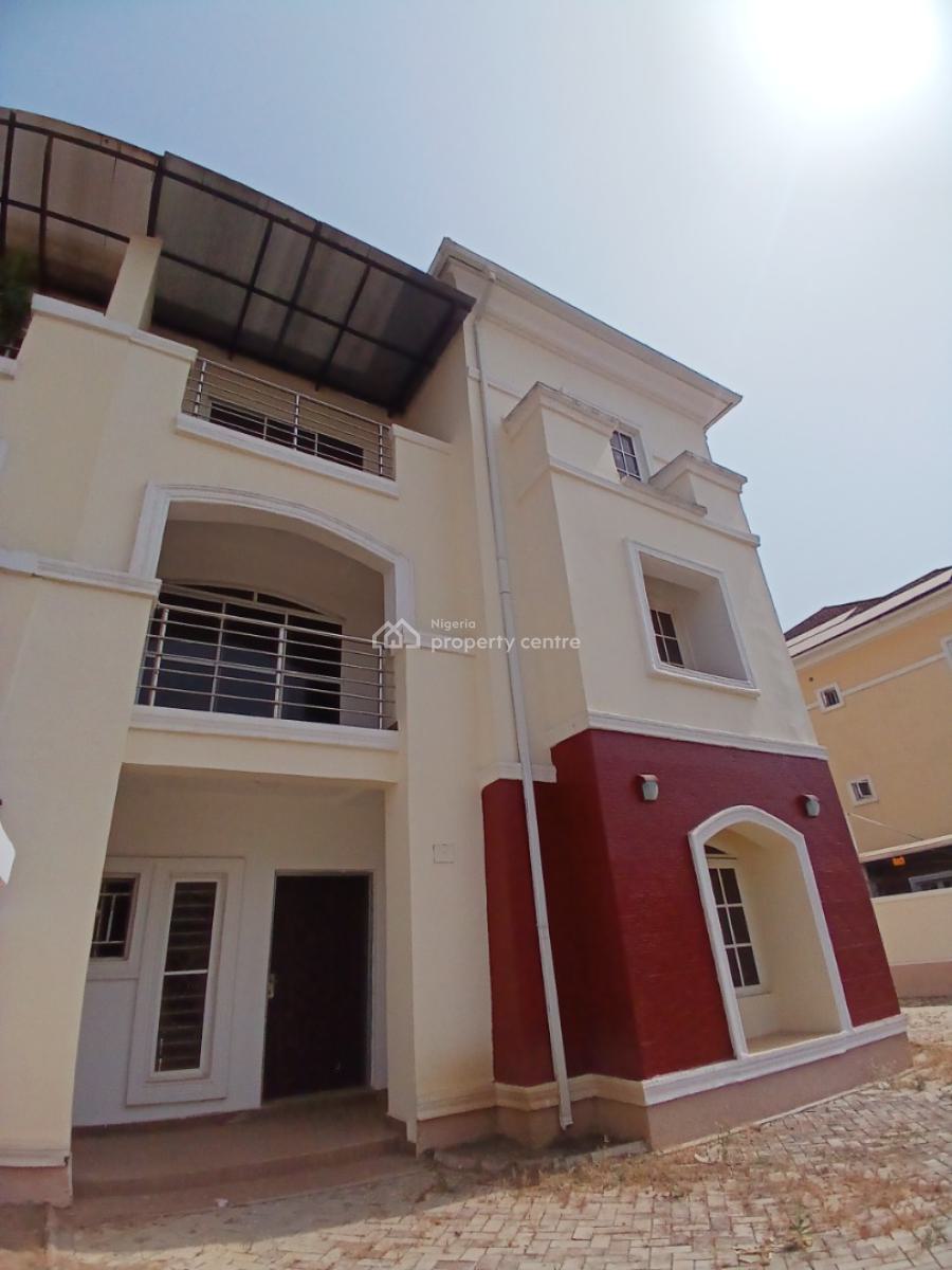 Well Renovated 5 Bedroom Detached Duplex with 1room Bq, Diplomatic Zone, Guzape District, Abuja, Detached Duplex for Rent