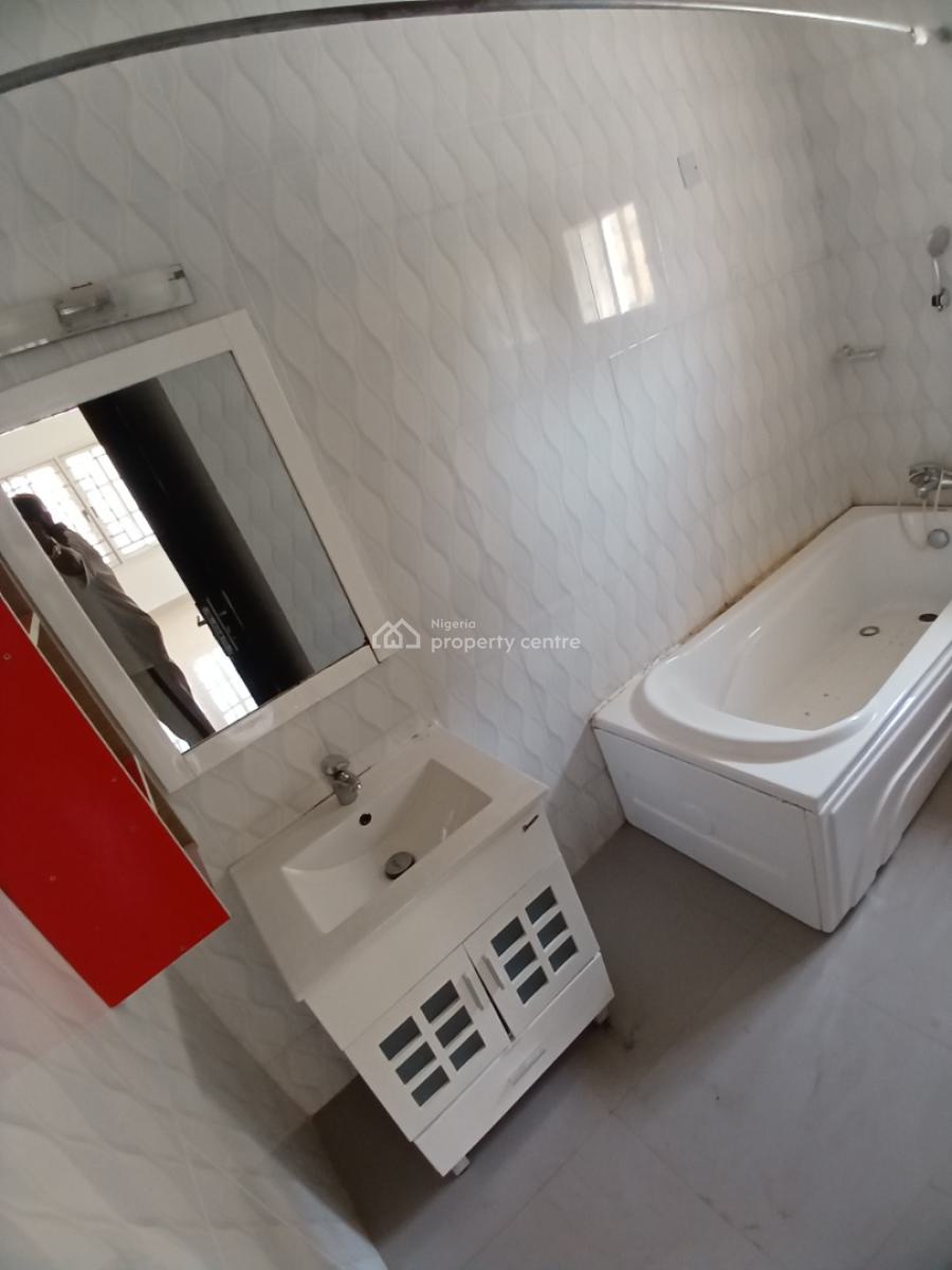 Well Renovated 5 Bedroom Detached Duplex with 1room Bq, Diplomatic Zone, Guzape District, Abuja, Detached Duplex for Rent