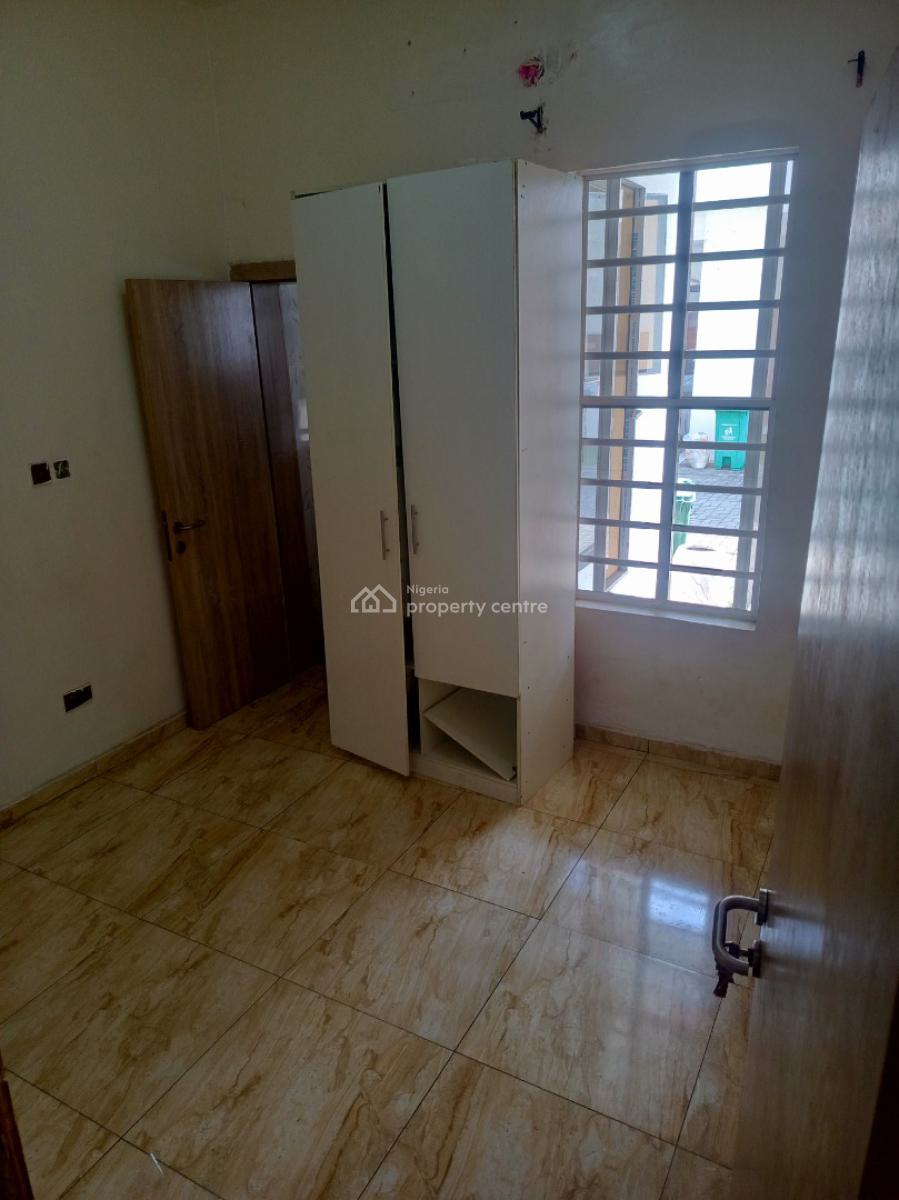 Single Room in a Shared Apartment Sharing Kitchen, Orchid By The Roundabout, Lekki, Lagos, Flat / Apartment for Rent