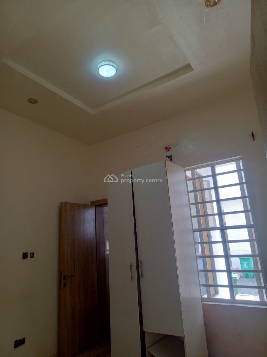 Single Room in a Shared Apartment Sharing Kitchen, Orchid By The Roundabout, Lekki, Lagos, Flat / Apartment for Rent