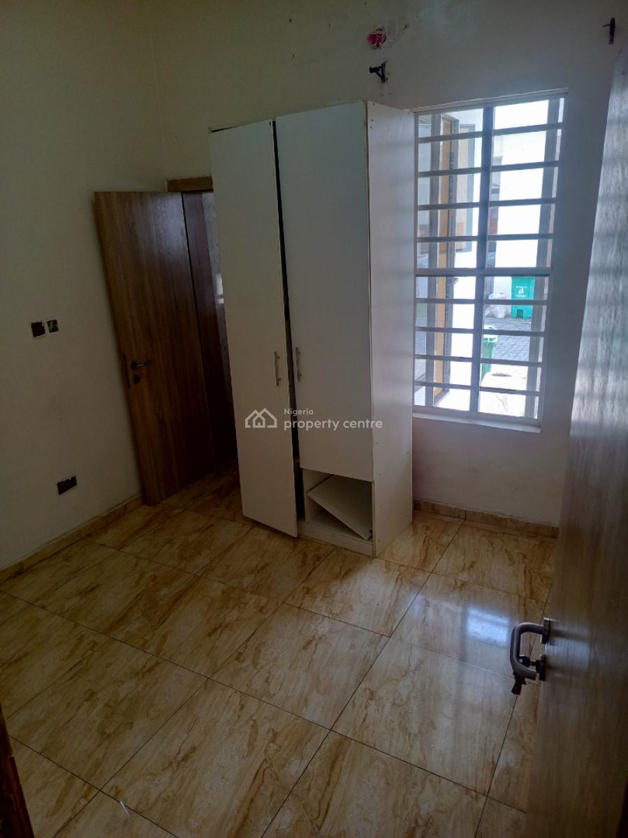 Single Room in a Shared Apartment Sharing Kitchen, Orchid By The Roundabout, Lekki, Lagos, Flat / Apartment for Rent