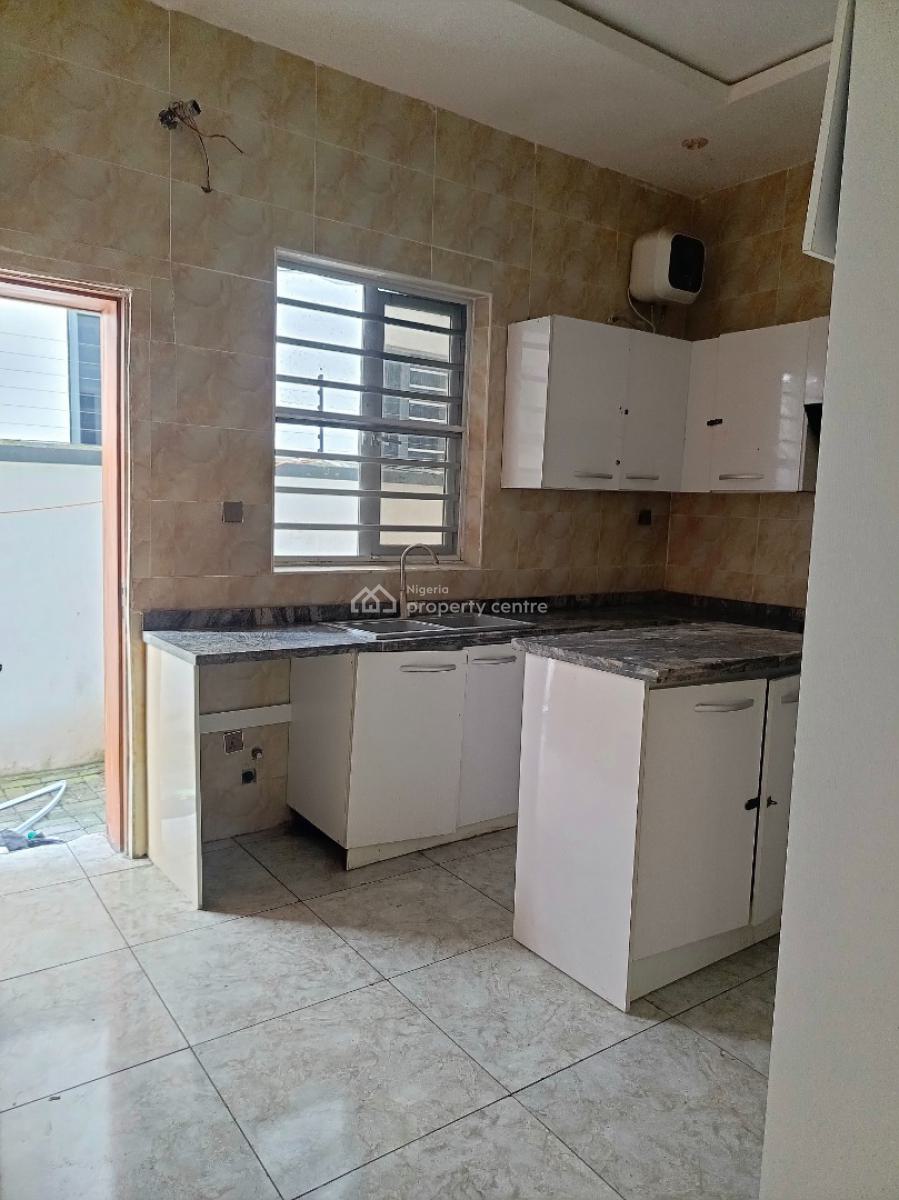 Single Room in a Shared Apartment Sharing Kitchen, Orchid By The Roundabout, Lekki, Lagos, Flat / Apartment for Rent
