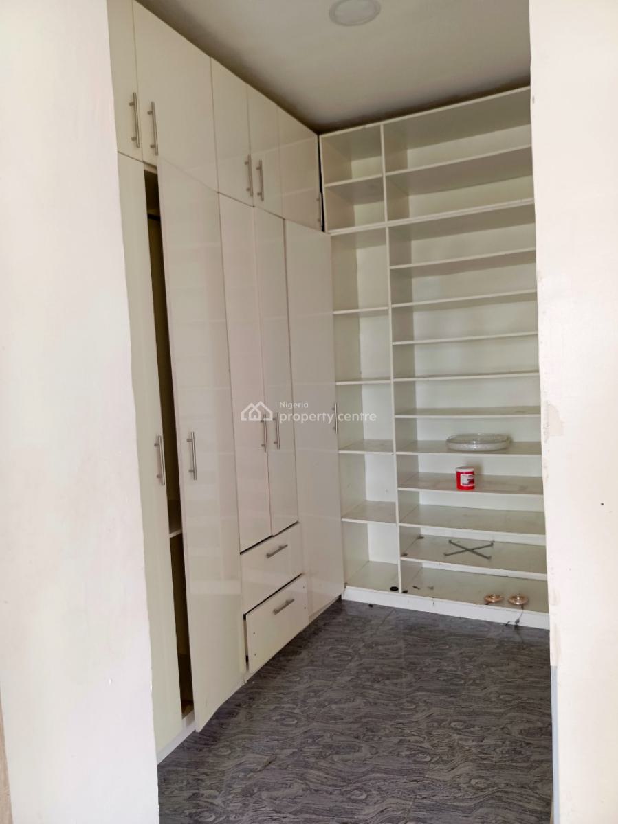 Spacious Master Bedroom in a Shared Apartment, Maple Estate, Lekki, Lagos, Flat / Apartment for Rent