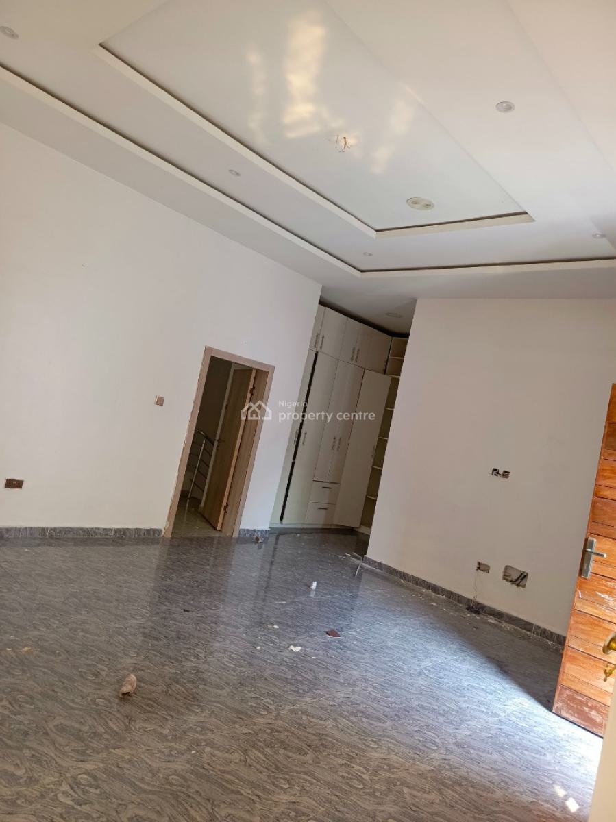 Spacious Master Bedroom in a Shared Apartment, Maple Estate, Lekki, Lagos, Flat / Apartment for Rent