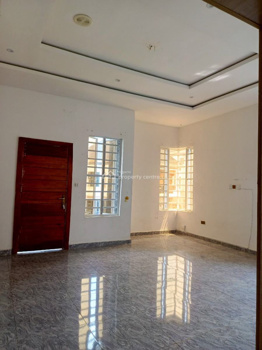 Spacious Master Bedroom in a Shared Apartment, Maple Estate, Lekki, Lagos, Flat / Apartment for Rent