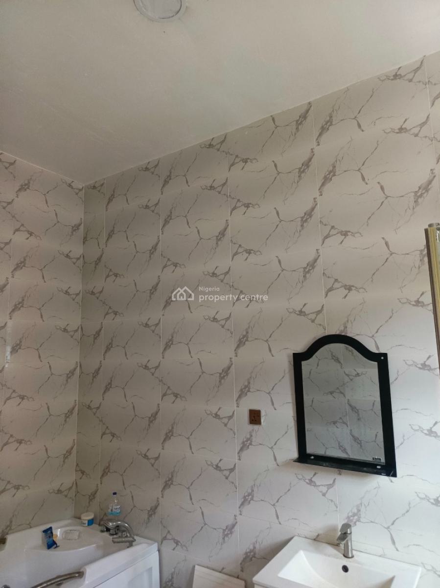 Spacious Master Bedroom in a Shared Apartment, Maple Estate, Lekki, Lagos, Flat / Apartment for Rent