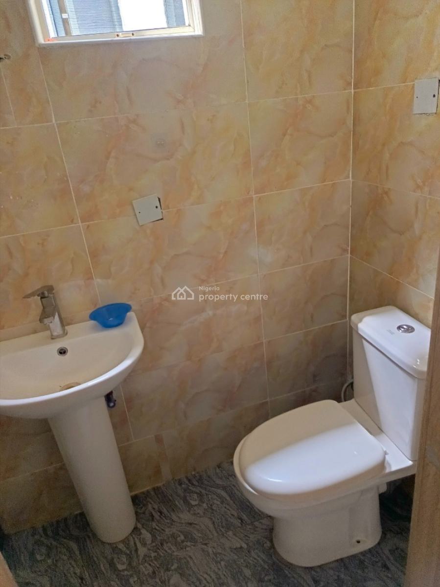 Single Room Upstairs in a Shared Apartment, Orchid Road By The Roundabout, Lekki, Lagos, Flat / Apartment for Rent