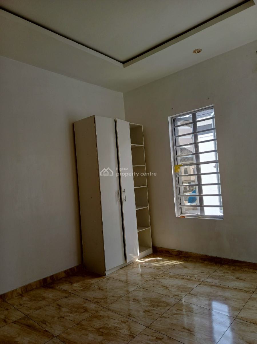 Single Room Upstairs in a Shared Apartment, Orchid Road By The Roundabout, Lekki, Lagos, Flat / Apartment for Rent