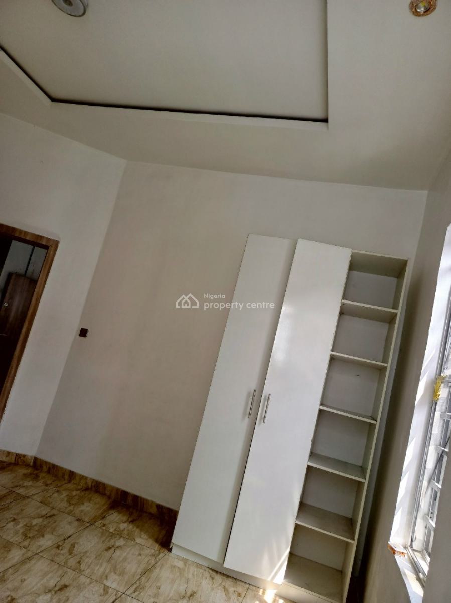 Single Room Upstairs in a Shared Apartment, Orchid Road By The Roundabout, Lekki, Lagos, Flat / Apartment for Rent