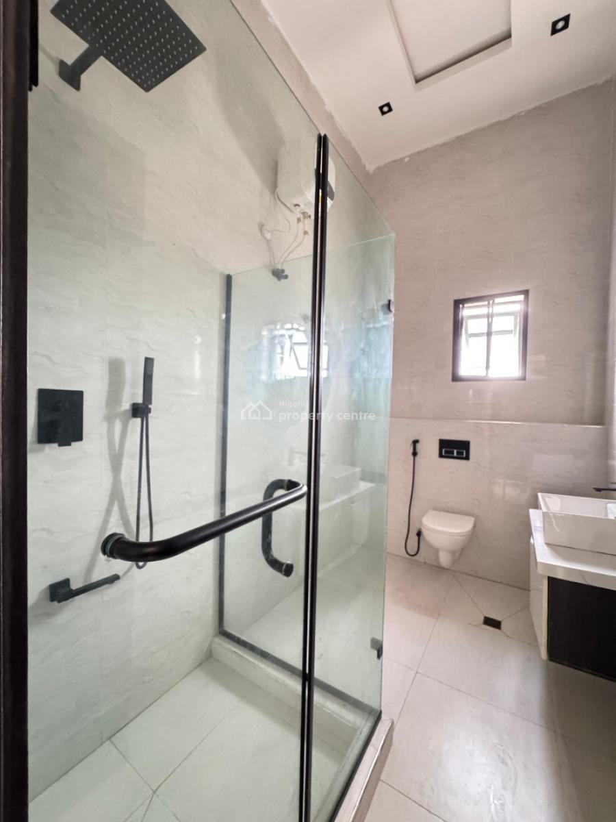 Spacious 3 Bedroom Pentfloor Apartment with Bq, Lekki Phase 1, Lekki, Lagos, Flat / Apartment for Sale