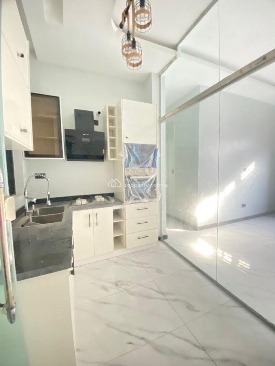 Beautifully Built 2 Bedroom Apartment with Gym, Elevator, Bq, Lekki Phase 1, Lekki, Lagos, Flat / Apartment for Rent