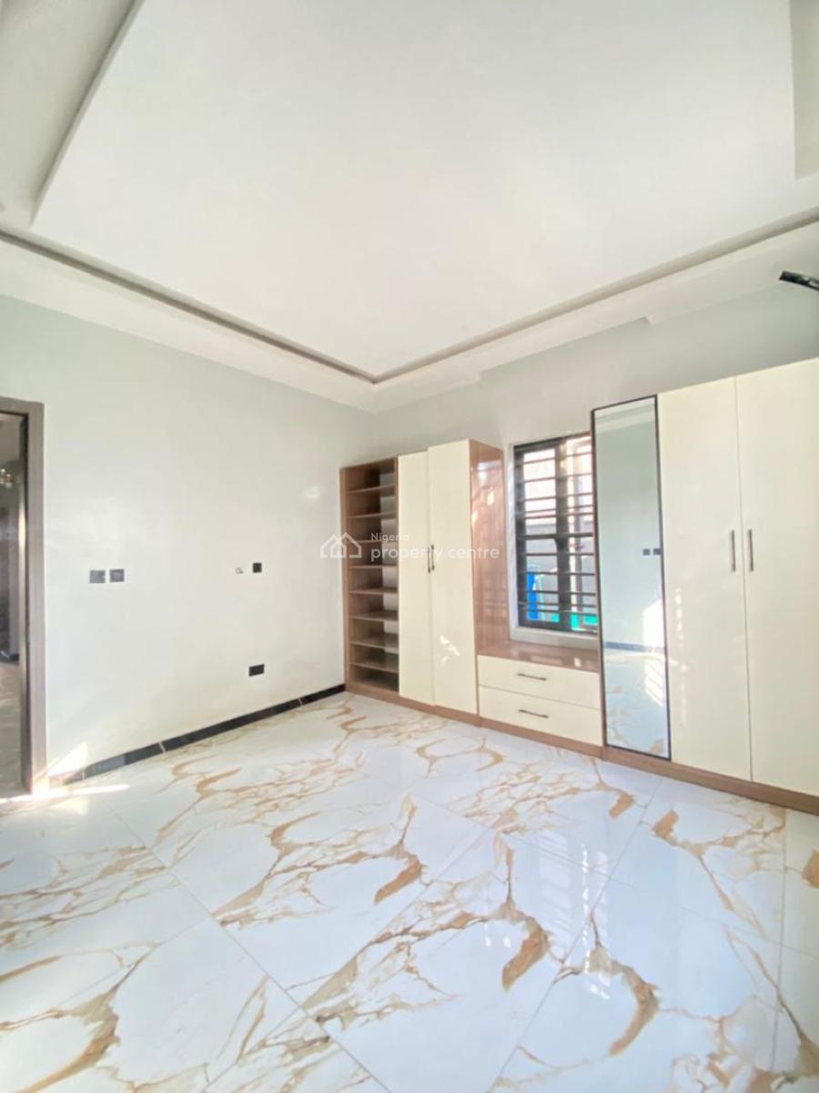 Beautifully Built 2 Bedroom Apartment with Gym, Elevator, Bq, Lekki Phase 1, Lekki, Lagos, Flat / Apartment for Rent