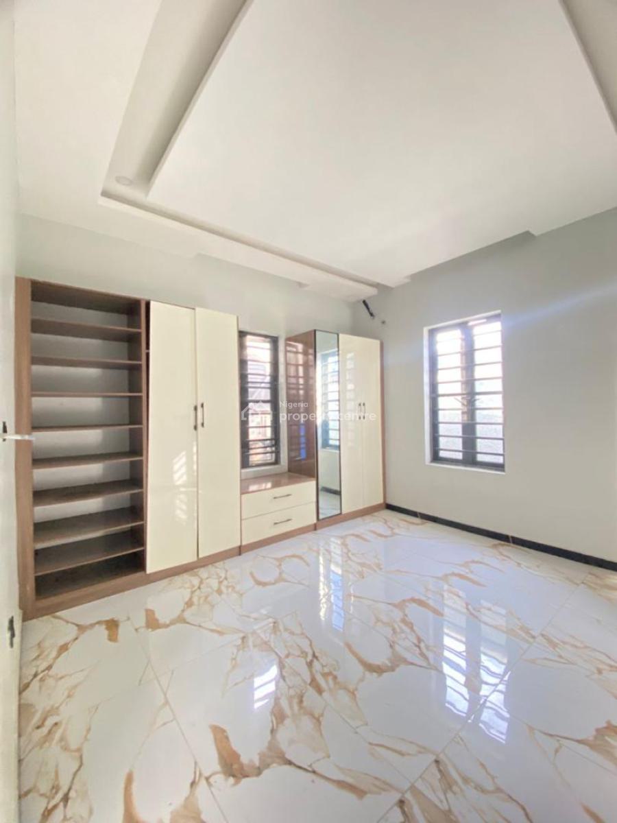 Beautifully Built 2 Bedroom Apartment with Gym, Elevator, Bq, Lekki Phase 1, Lekki, Lagos, Flat / Apartment for Rent