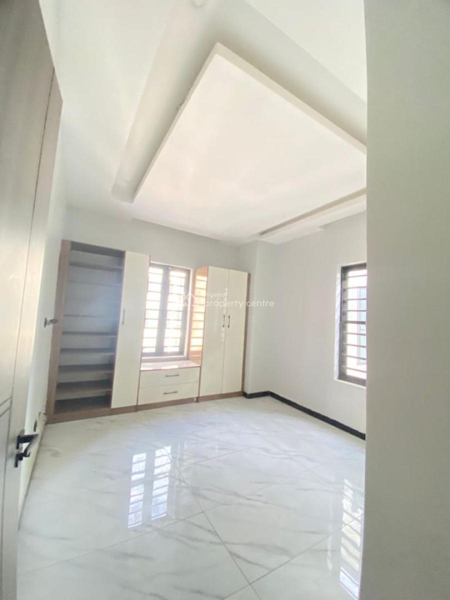 Beautifully Built 2 Bedroom Apartment with Gym, Elevator, Bq, Lekki Phase 1, Lekki, Lagos, Flat / Apartment for Rent