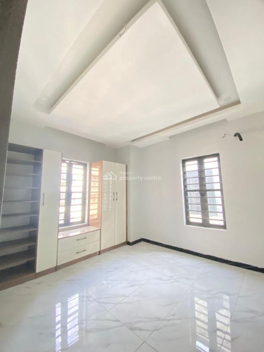 Beautifully Built 2 Bedroom Apartment with Gym, Elevator, Bq, Lekki Phase 1, Lekki, Lagos, Flat / Apartment for Rent