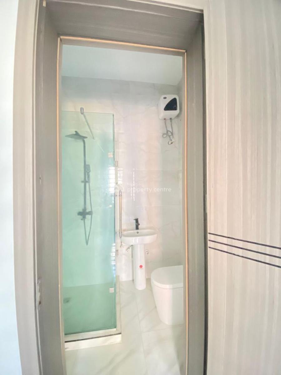 Beautifully Built 2 Bedroom Apartment with Gym, Elevator, Bq, Lekki Phase 1, Lekki, Lagos, Flat / Apartment for Rent