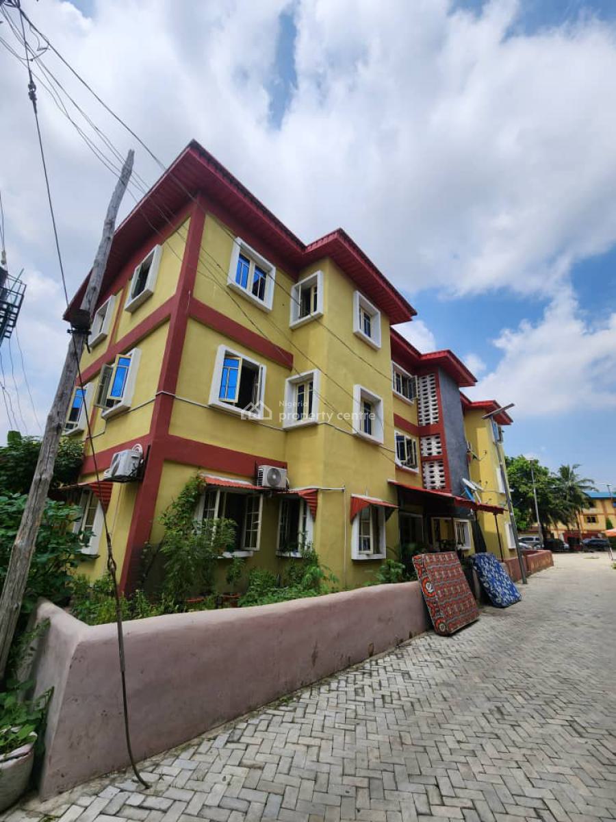 3 Bedrooms Flat, Iponri, Surulere, Lagos, Flat / Apartment for Sale