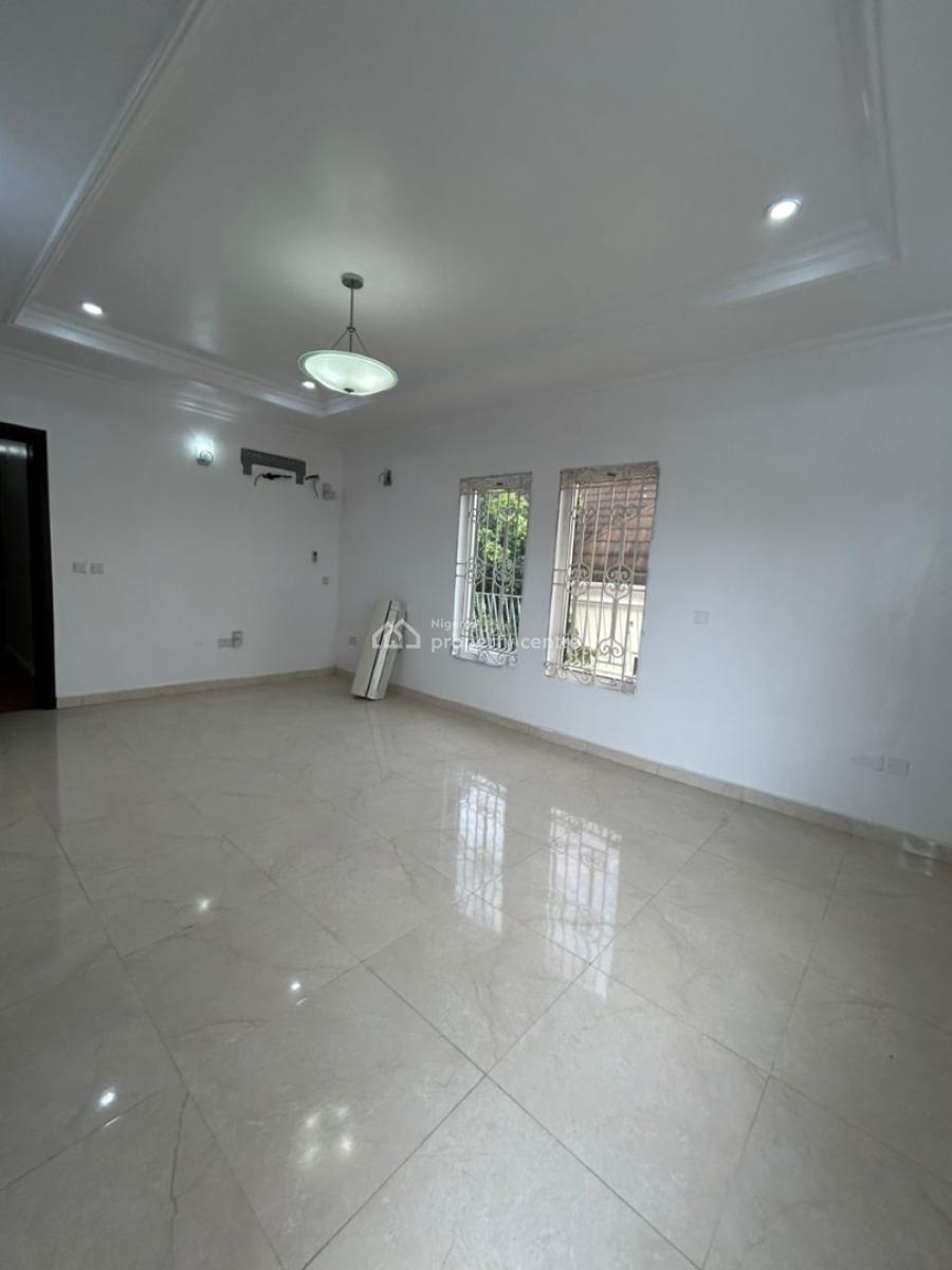 2 Bedroom Penthouse Apartment, Lekki Phase 1, Lekki, Lagos, Flat / Apartment for Rent