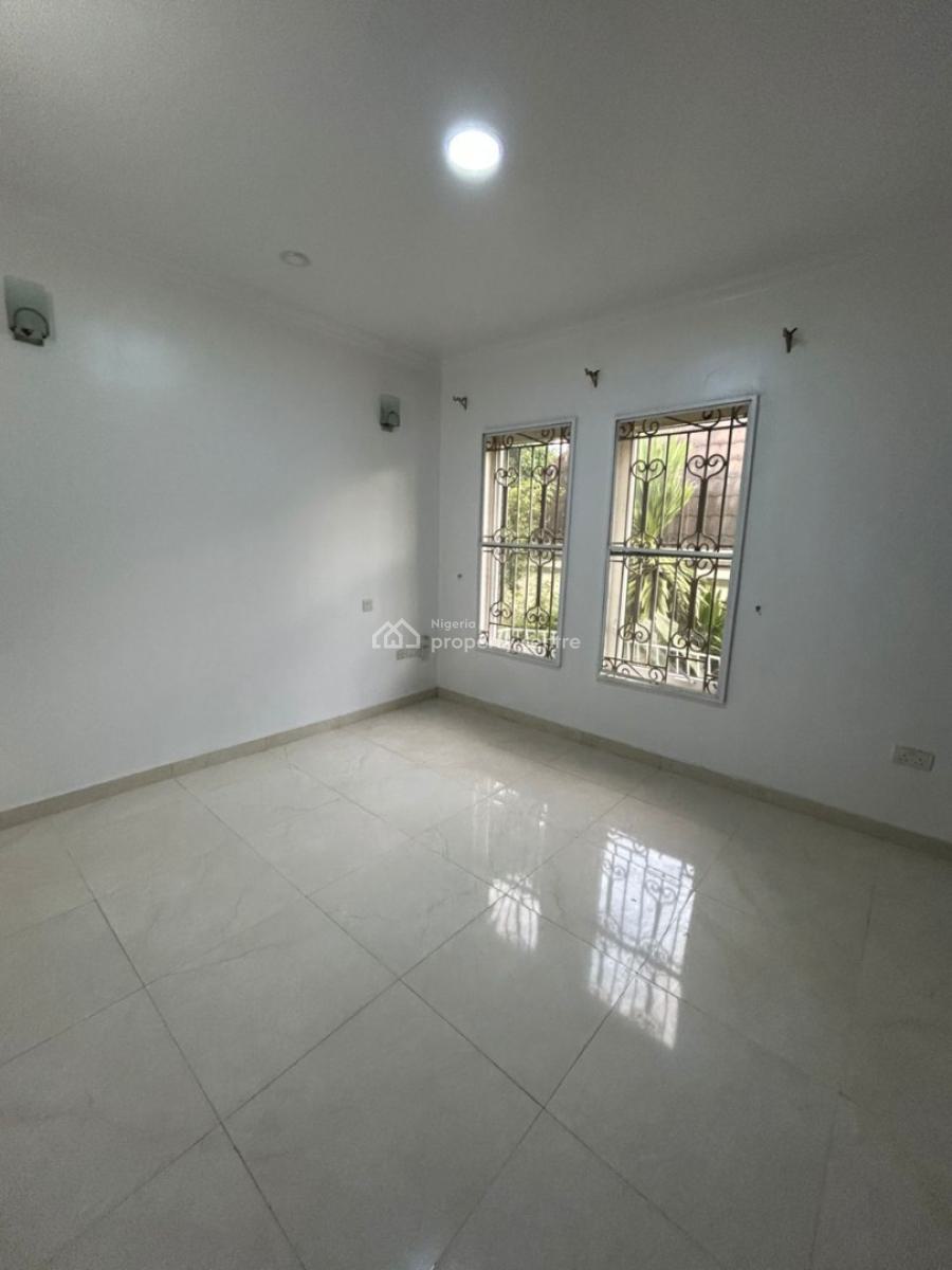 2 Bedroom Penthouse Apartment, Lekki Phase 1, Lekki, Lagos, Flat / Apartment for Rent