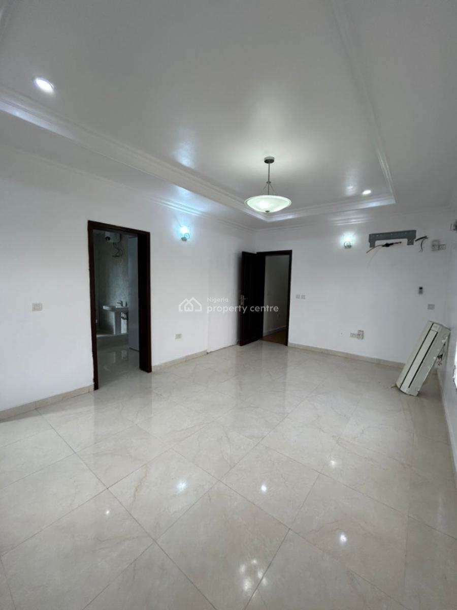 2 Bedroom Penthouse Apartment, Lekki Phase 1, Lekki, Lagos, Flat / Apartment for Rent