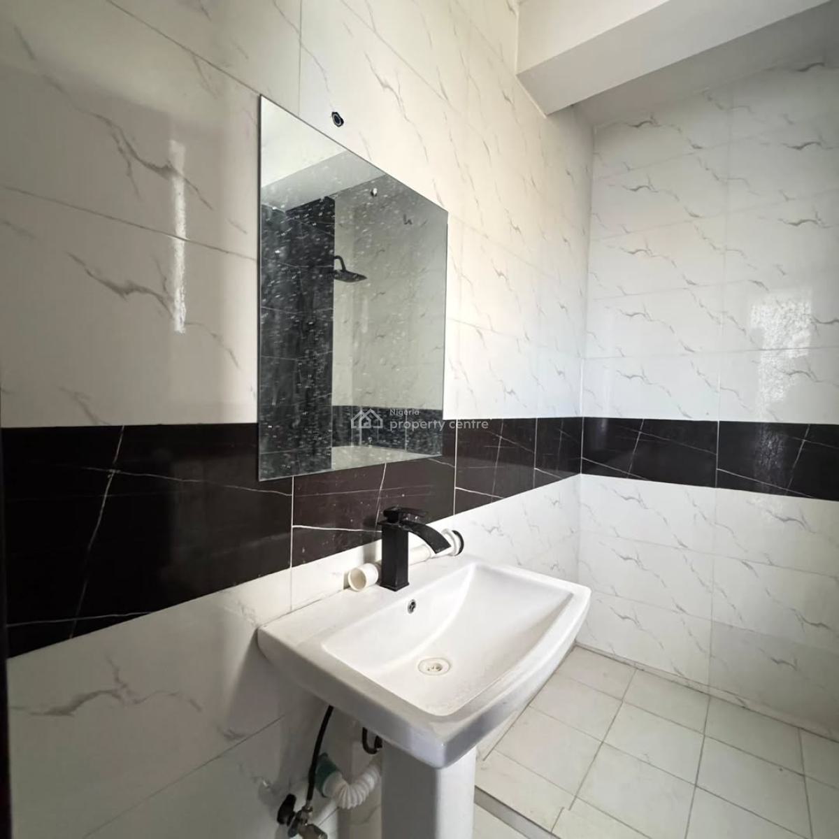 Fully Serviced  2  Bedroom Apartment, Chevron Toll Gate, Lekki, Lagos, Block of Flats for Sale