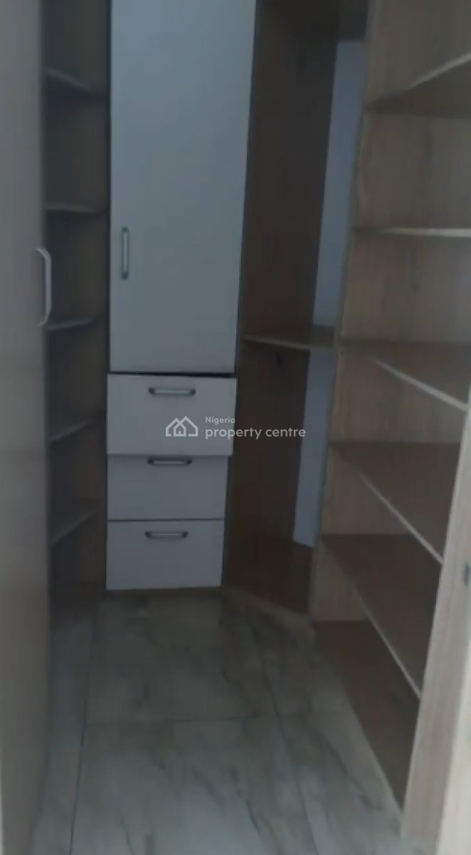 Massive Master Bedroom, @van Daniel Estate , Orchid Road, Lekki Phase 2, Lekki, Lagos, Flat / Apartment for Rent