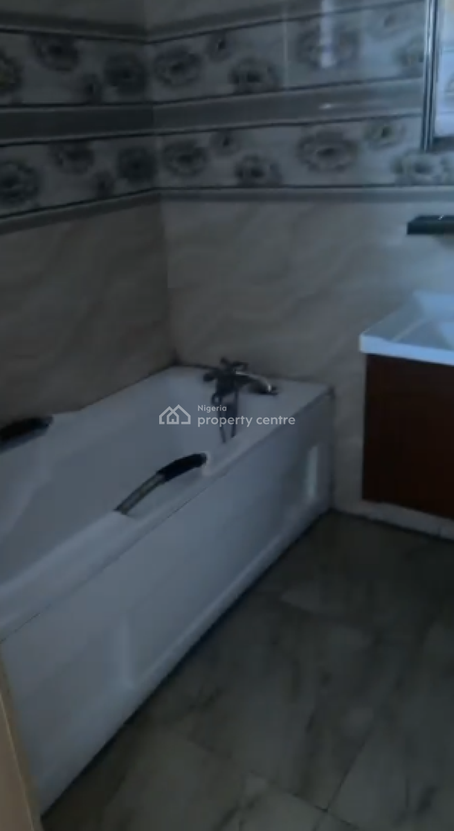 Massive Master Bedroom, @van Daniel Estate , Orchid Road, Lekki Phase 2, Lekki, Lagos, Flat / Apartment for Rent