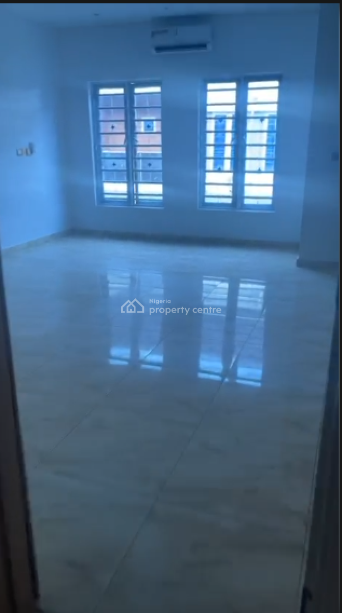 Massive Master Bedroom, @van Daniel Estate , Orchid Road, Lekki Phase 2, Lekki, Lagos, Flat / Apartment for Rent