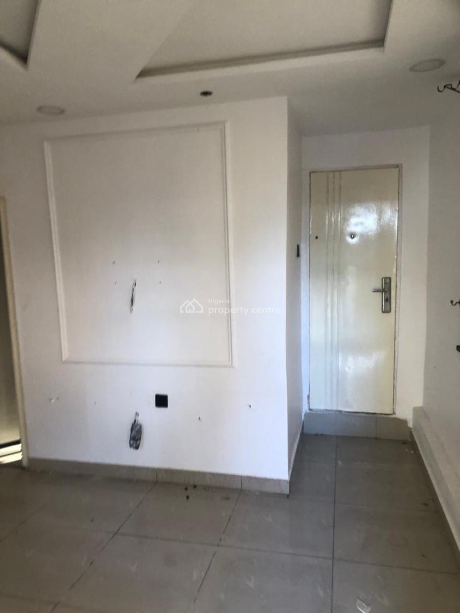 Spacious 2 Bedroom Apartment, Lekki Phase 1, Lekki, Lagos, Flat / Apartment for Rent