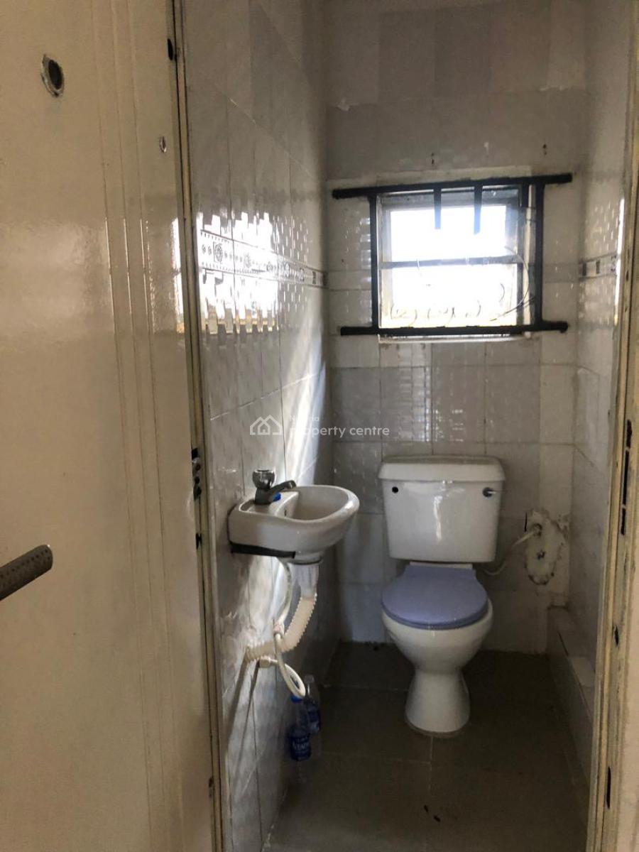 Spacious 2 Bedroom Apartment, Lekki Phase 1, Lekki, Lagos, Flat / Apartment for Rent