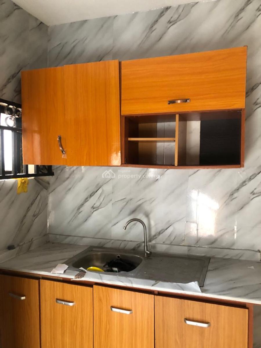 Spacious 2 Bedroom Apartment, Lekki Phase 1, Lekki, Lagos, Flat / Apartment for Rent