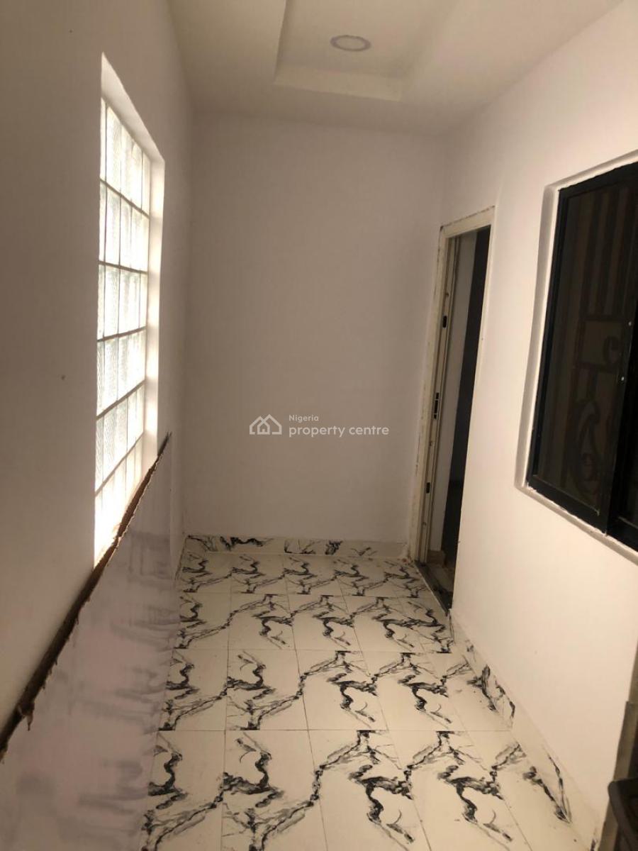 Spacious 2 Bedroom Apartment, Lekki Phase 1, Lekki, Lagos, Flat / Apartment for Rent