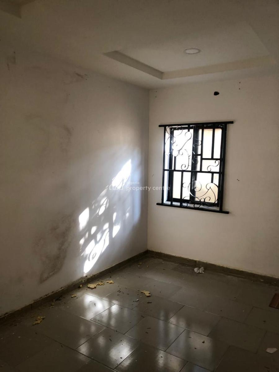 Spacious 2 Bedroom Apartment, Lekki Phase 1, Lekki, Lagos, Flat / Apartment for Rent
