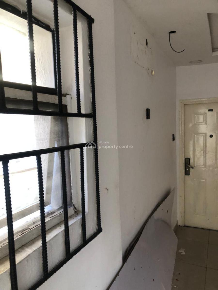 Spacious 2 Bedroom Apartment, Lekki Phase 1, Lekki, Lagos, Flat / Apartment for Rent