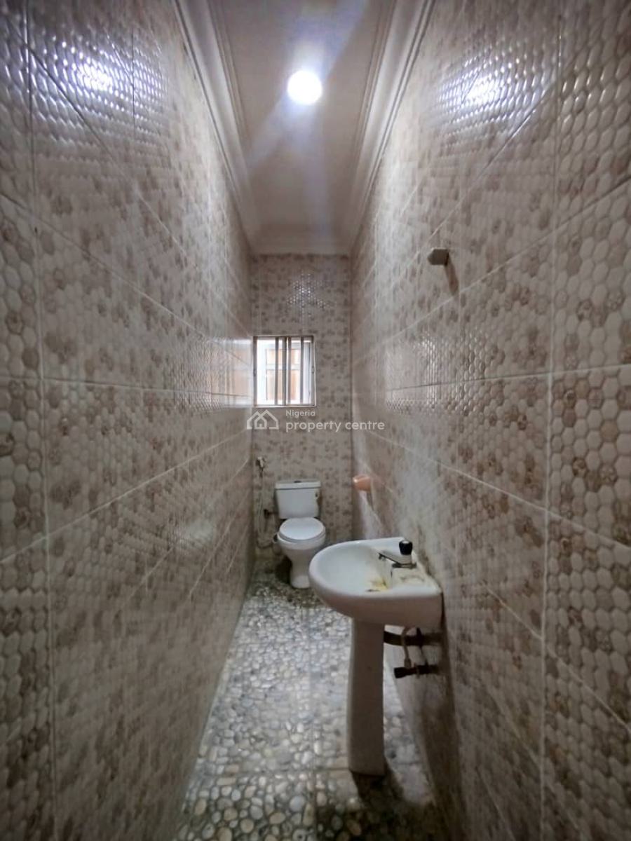 a Well Renovated 3 Bedroom Flat  (upstairs), Owode Langbasa, Ajah, Lagos, Flat / Apartment for Rent
