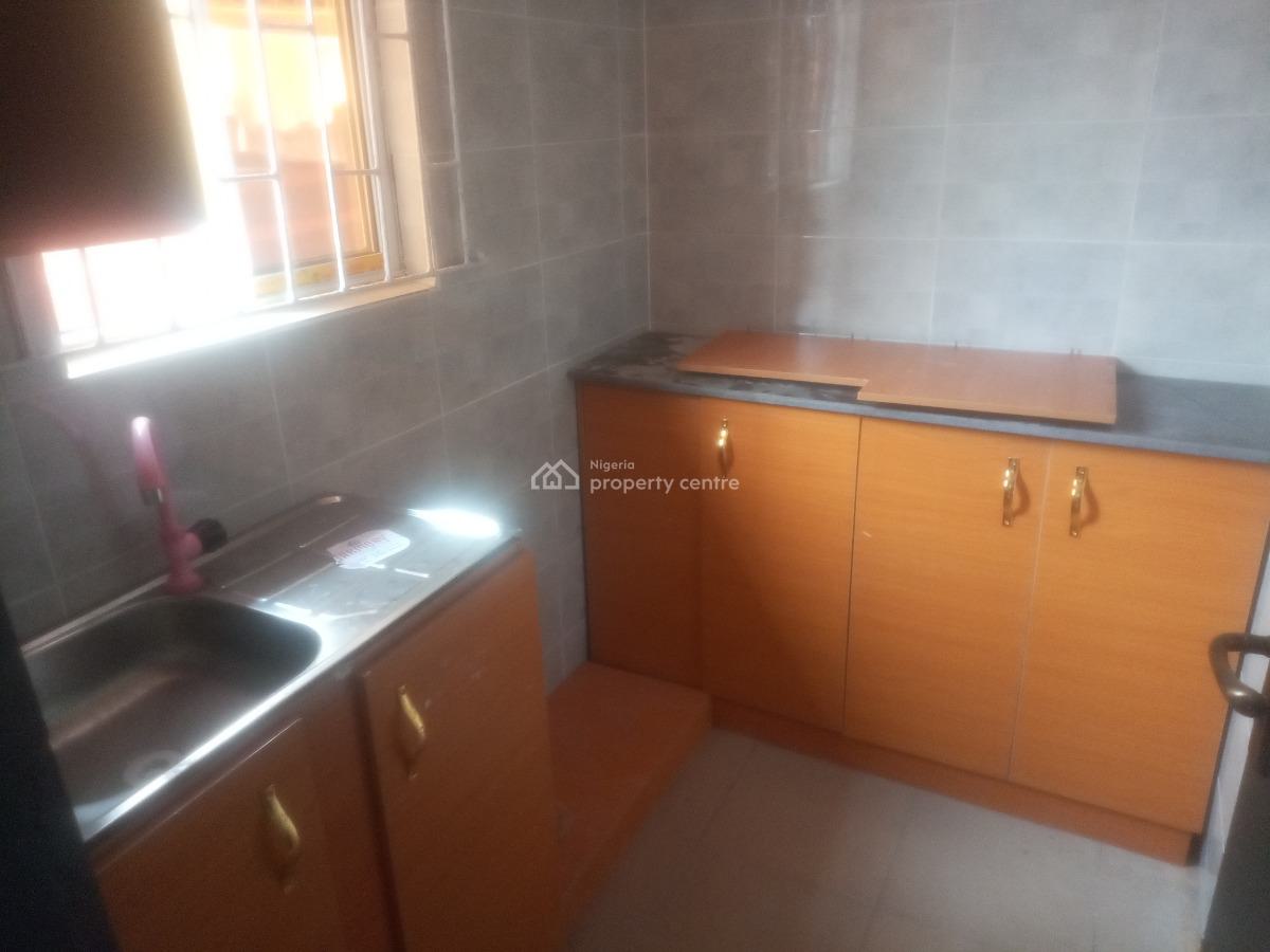 2 Bedroom Apartment, Omole Road, Olowora, Magodo, Lagos, Flat / Apartment for Rent