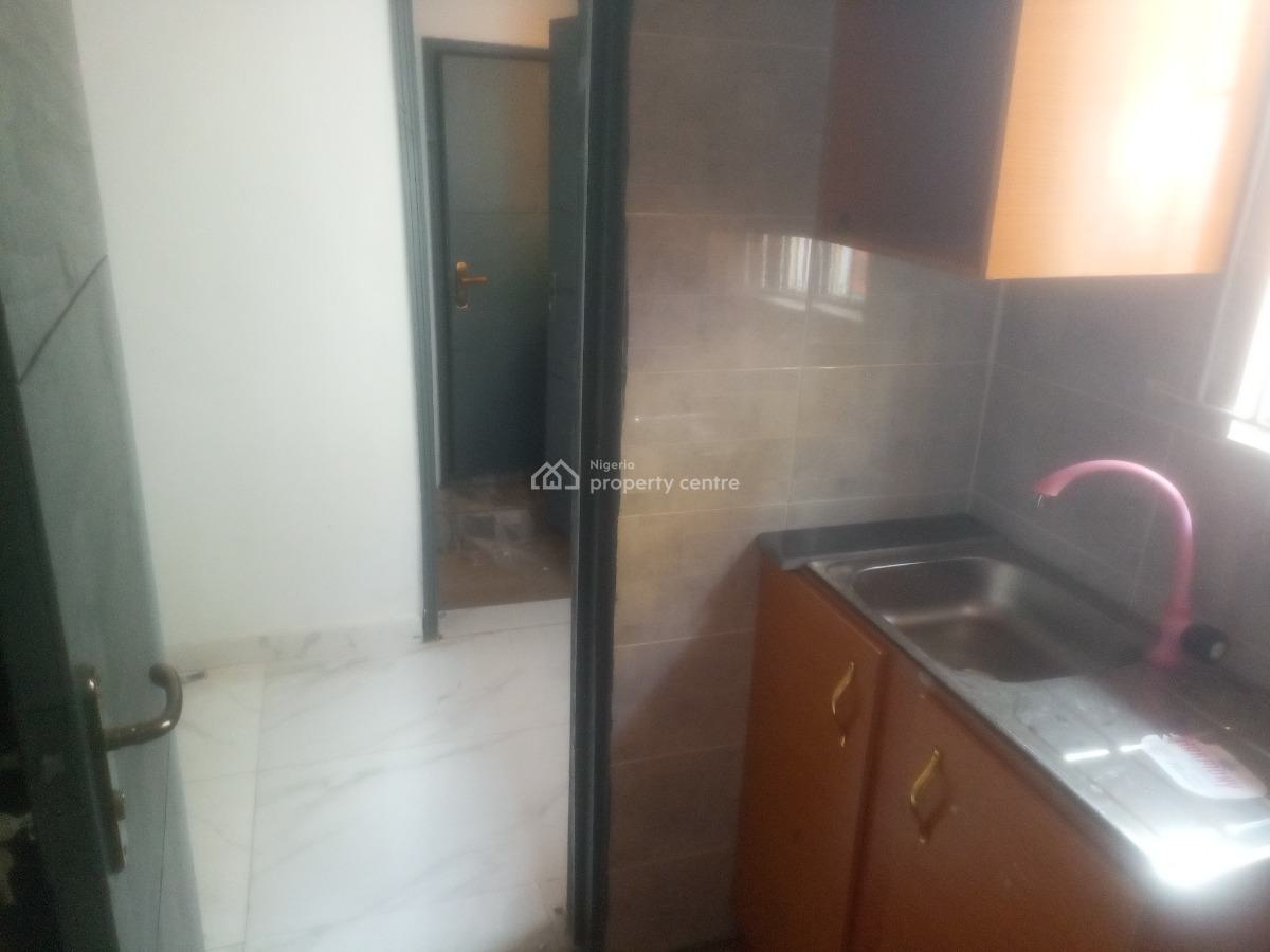 2 Bedroom Apartment, Omole Road, Olowora, Magodo, Lagos, Flat / Apartment for Rent