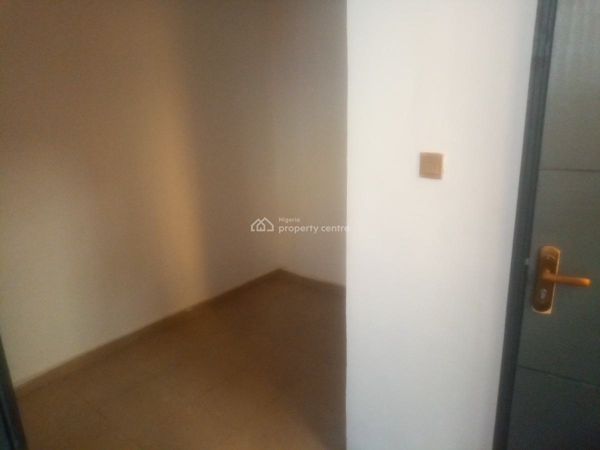 2 Bedroom Apartment, Omole Road, Olowora, Magodo, Lagos, Flat / Apartment for Rent