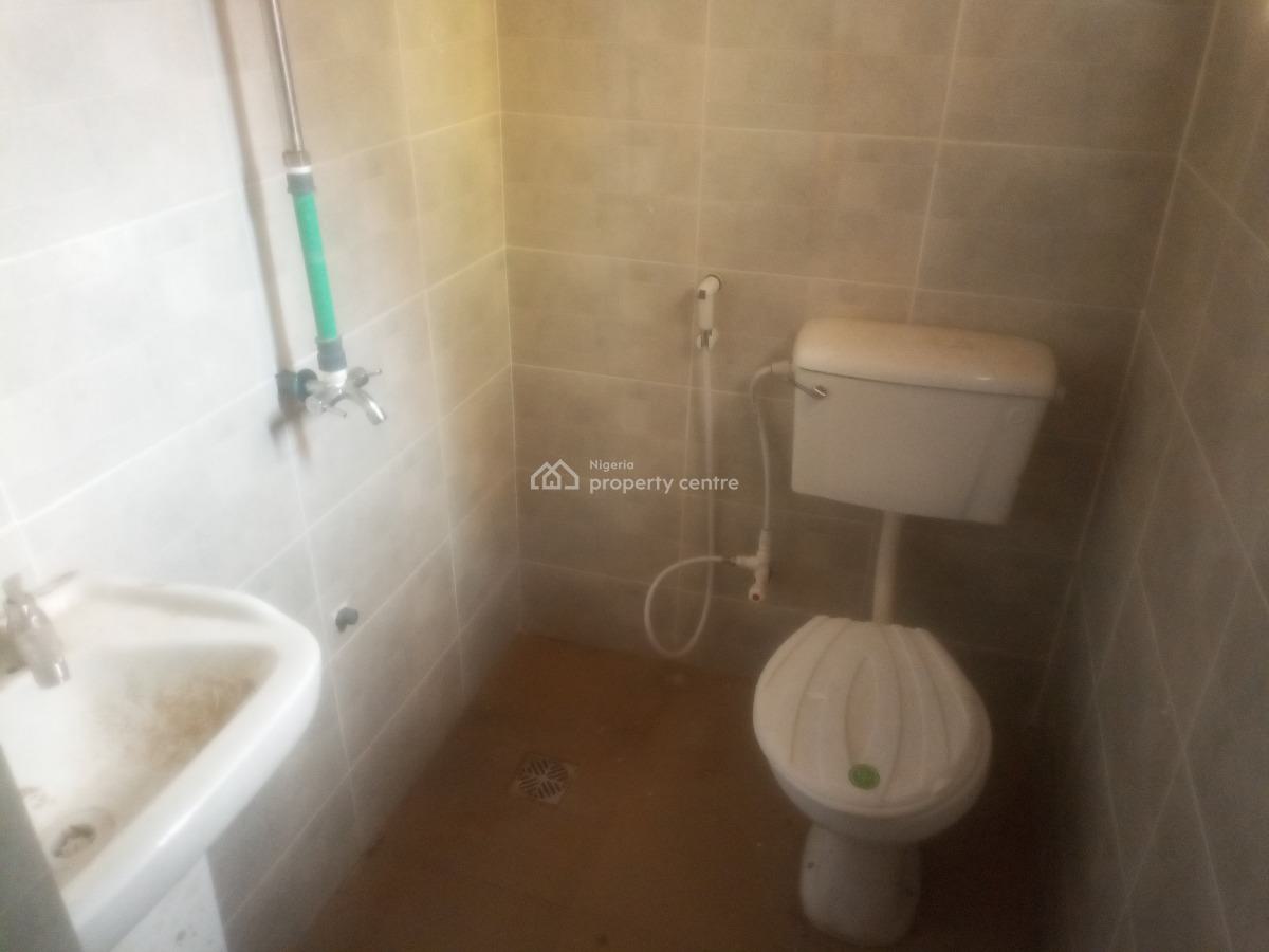 2 Bedroom Apartment, Omole Road, Olowora, Magodo, Lagos, Flat / Apartment for Rent