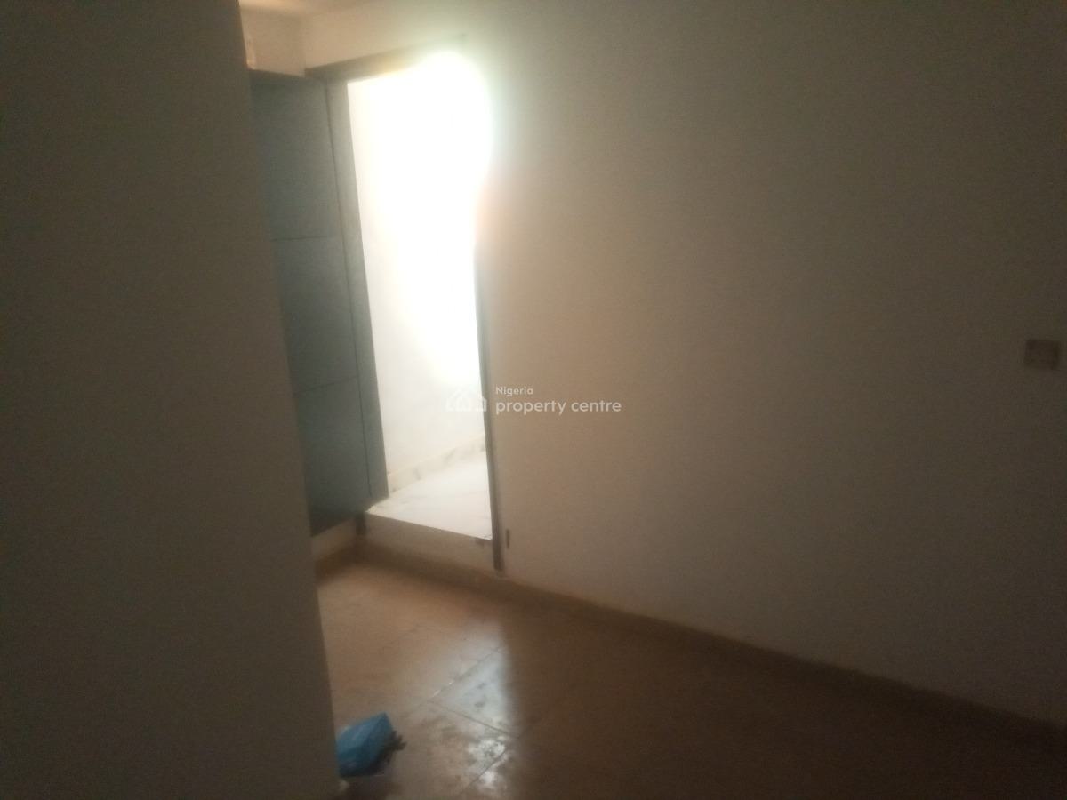 2 Bedroom Apartment, Omole Road, Olowora, Magodo, Lagos, Flat / Apartment for Rent