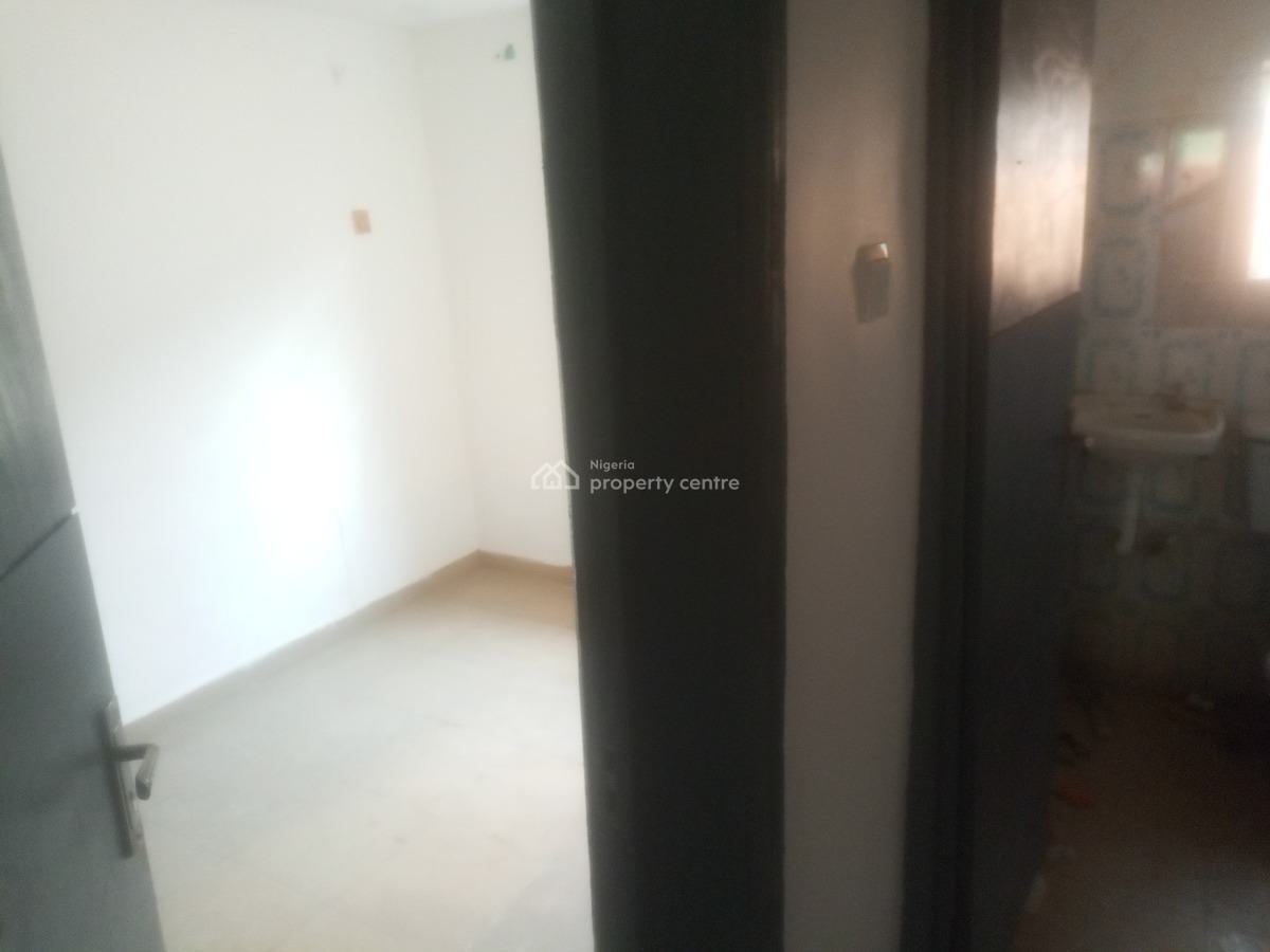 2 Bedroom Apartment, Omole Road, Olowora, Magodo, Lagos, Flat / Apartment for Rent