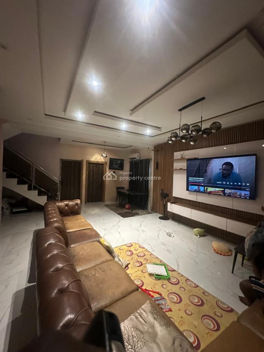 Well-maintained 5-bedroom Semi-detached Duplex, Gbagada, Lagos, Semi-detached Duplex for Sale