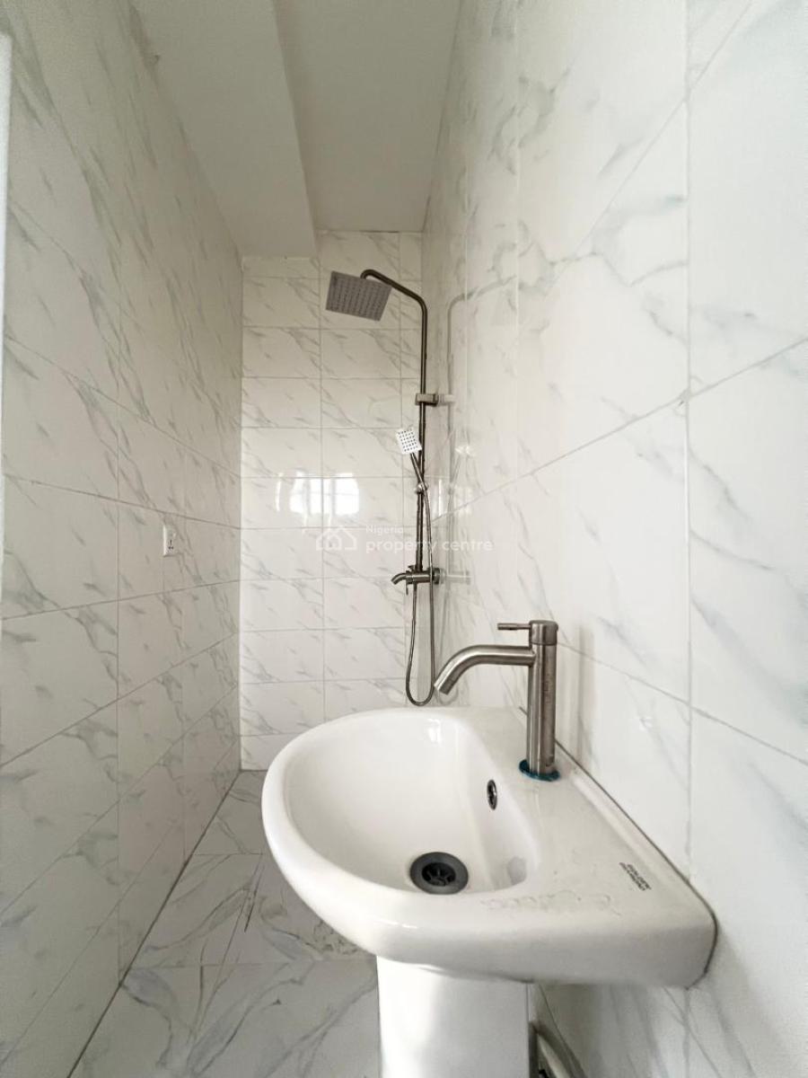 Classic 3 Bedroom Serviced Apartment in a Secure Estate, Chevron, Lekki, Lagos, Flat / Apartment for Sale