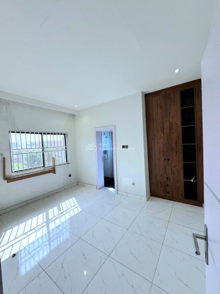 Spacious 3-bedroom Apartment, Lekki Phase 1, Lekki, Lagos, Flat / Apartment for Rent