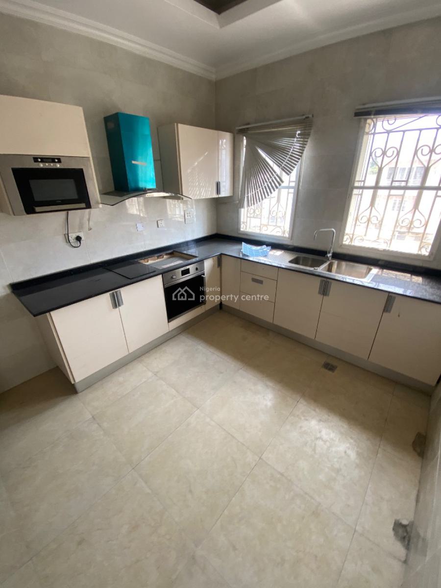 Luxury 3 Bedroom Flat, Off Admiralty Way, Lekki Phase 1, Lekki, Lagos, Flat / Apartment for Rent